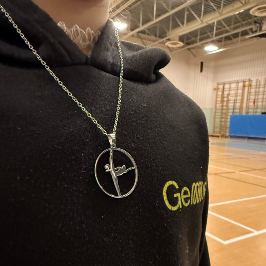 Silver Neckless on Gemmez Hoodie